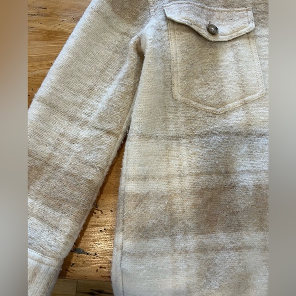 Wilfred free shacket. Worn 3-4x. Good condition, light pilling. Italian wool. - Picture 4 of 4